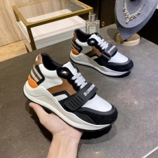 Burberry Low Shoes